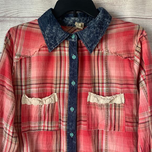 Gimmicks by BKE Pink and Blue Plaid and Lace Button Down Roll Tab Sleeves Size M - Picture 3 of 16